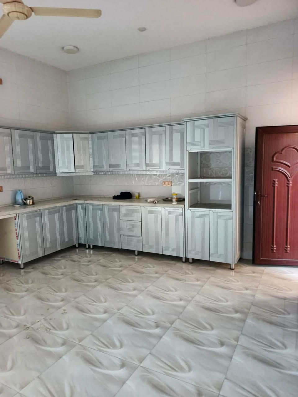 #للبيع
بيت مساحته 250 متر طابو ملك صرف 
ديالى بعقوبة باب الدرب الشرقي ال 14 

بيت كامل بناء حديث 
قريب عن الشارع العام 
البيت حاليا فارغ لغرض البيع 
الارضيه كرانيت 

متكون من طابقين 
الأول استقبال ومطبخ وصاله وصحيات وغرفتين 
الثاني صاله وغرفتين 

فول مواصفات 
السعر $
للاستفسار الاتصال على الرقم 
او مراسلتنا عبر الواتساب 
***********

للنشر فقط مراسلتنا 
#اكسبلور #بيت #قطعه #ديالى #بعقوبه

نص مكتوب في الصور:
- مكتب الصادق للعقار ***********