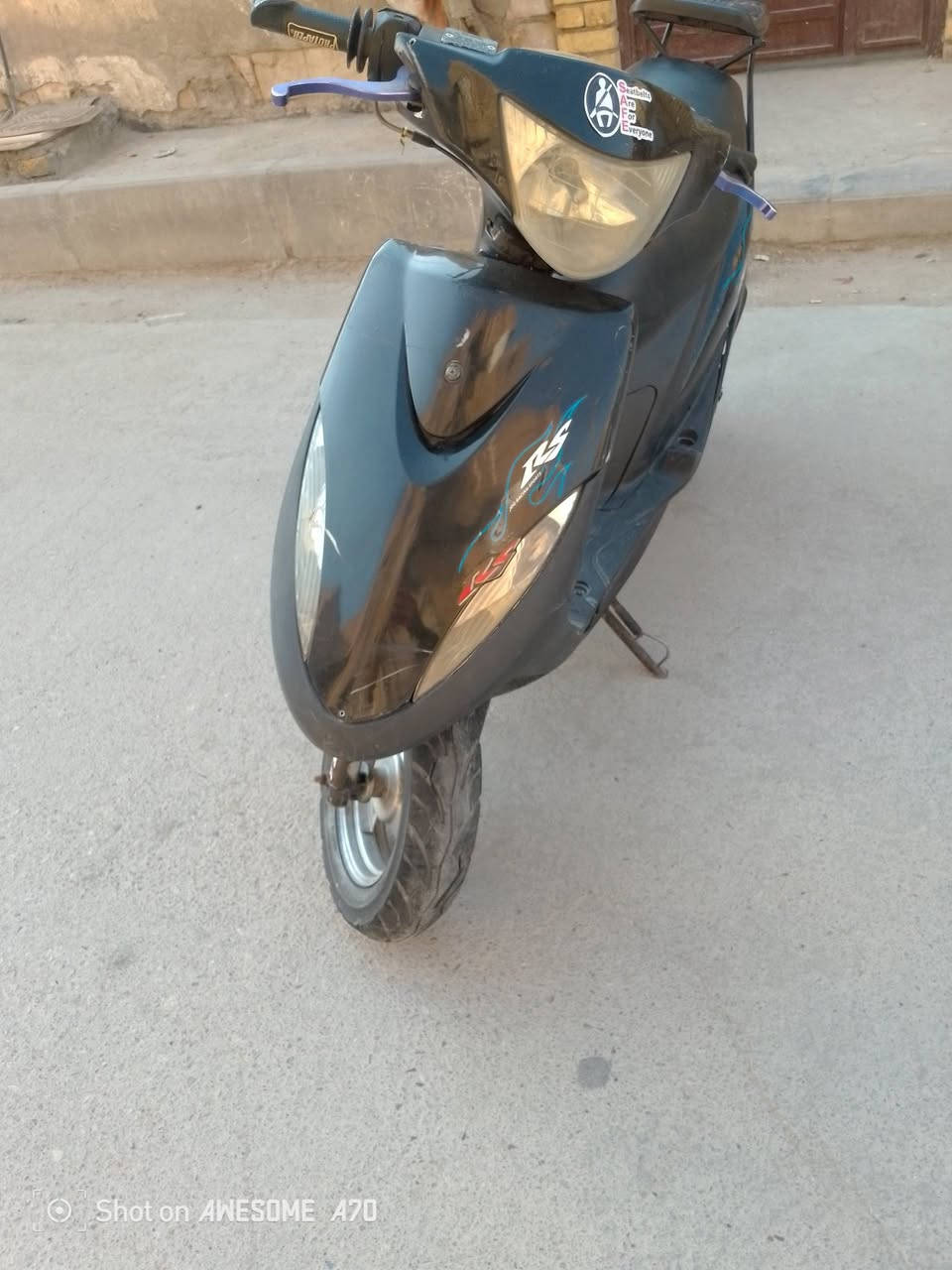 سلام عليكم درجه ماكس عدله البيع دراجه جاهزه وشغاله من الطول الطول شلعه ومعدل خير من الله دراجه مال جناي مامتعوبه نضيفح وحلوه سعر 550وبيه مجال قليل الشراي واتساب نتصال فقط ***********

نص مكتوب في الصور:
- Shot on AWESOME A70