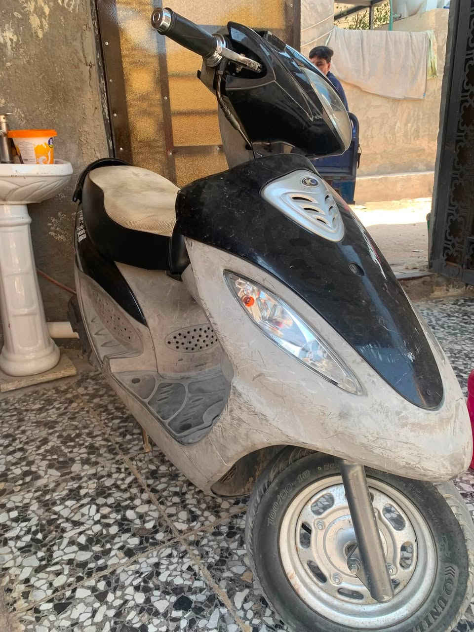 كامكو v1 مكفولة سعرها 500 وبيها مجال اخوان مكفولة من كلشي مستعجل ع بيعته مكاني كوفة رقمي ***********  كلها ختم واحد
