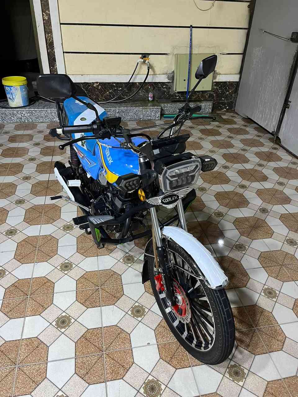 سلام عليكم سونك م2025  محرك 200cc
مكينه ضاغطه وزنجيل سبي اف فول نشاط
دراجه ما صالي شهرين مِہטּ شديته فول نضافه
وياه اوراق منفيس بس كلشي شغال بي مابي اي نقص
سعره مليون و100 قفل مو شراي لايتصل  
مكاني خالديه ***********
