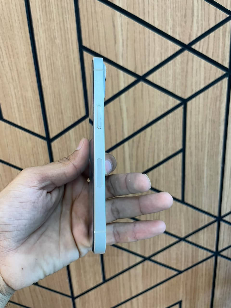 13 عادي  نضيف ممفتوح عدسه مال كأمره مبدله واضح بالصوره
بطارية 🔋 88

ذاكرة 128

***********

نص مكتوب في الصور:
- 16:16 Battery Health & Charging Phone batteries, like all rechargeable batteries, are consumable components that become less effective as they age. Learn more... Maximum Capacity 88% This is a measure of battery capacity relative to when it was new. Lower capacity may result in fewer hours of usage between charges. Peak Performance Capability Built-in dynamic software and hardware systems will help counter performance impacts that may be noticed as your iPhone battery chemically ages. Optimized Battery Charging To reduce battery aging, iPhone learns from your daily charging routine so it can wait to finish charging past 80% until you need to use it. Optimized Battery Charging is off until 06:00. Clean Energy Charging In your region, iPhone will try to reduce your carbon footprint by selectively charging when lower carbon emission electricity is available. iPhone learns from your daily charging routine so it can reach full charge before you need to use it. Learn more...