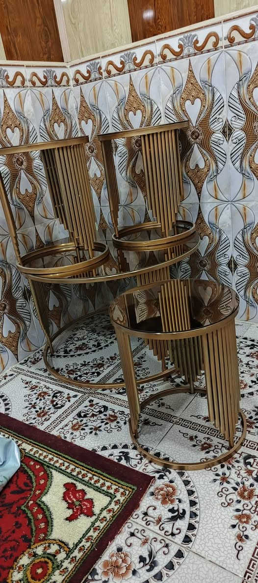مثل ما موضح بصور طاولات اربع قطع وحدة حجم كبير والثلاثة البقية حجم اصغر حديد قويات واجهتهن زجاج مستخدم اقل الشهر ، نظيفات كلش ما بيهن اي ضرر المكان بصرة زبير 
السعر 110 للتواصل *********** واتساب
