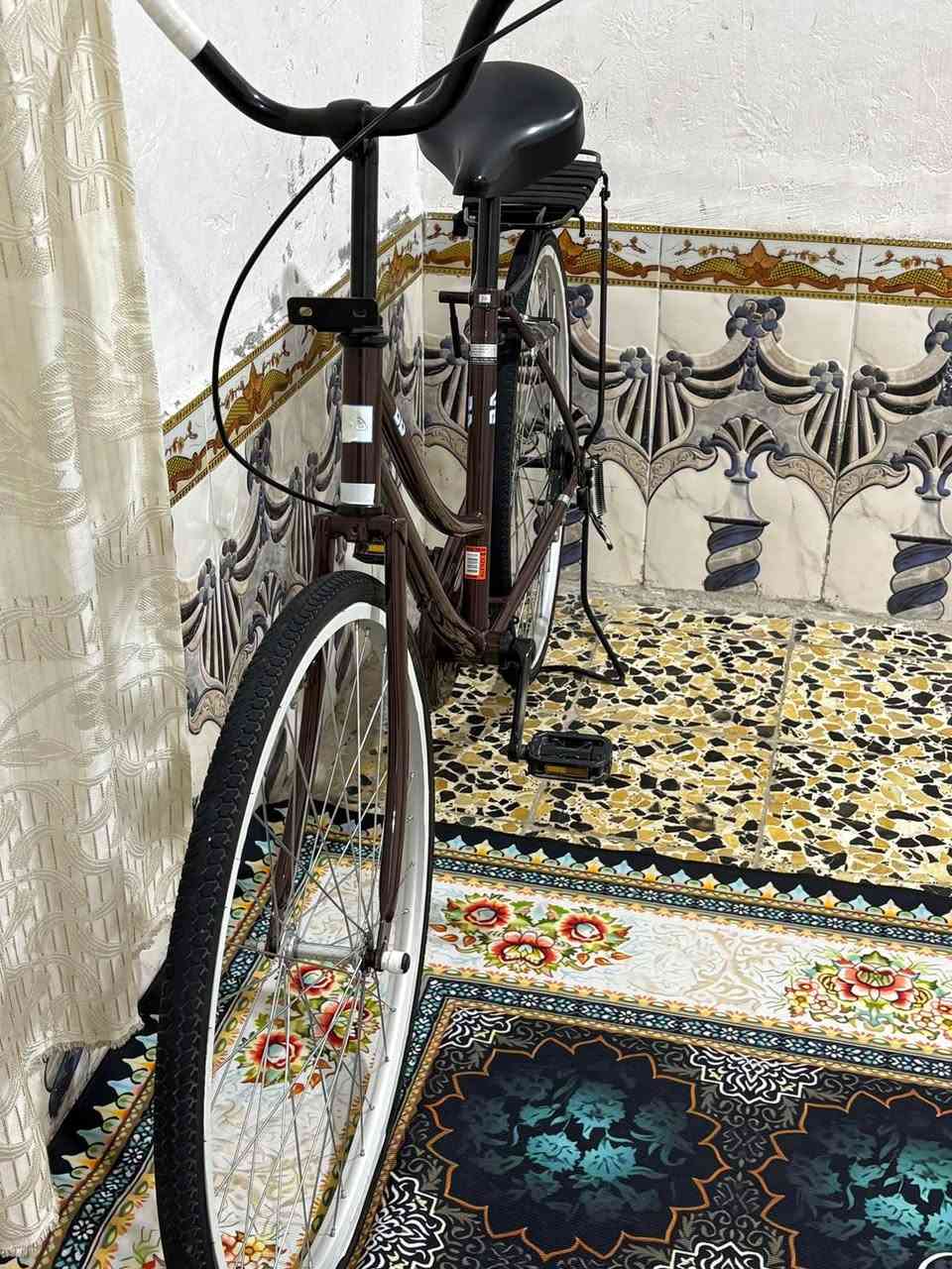 *🚲 للبيع بايسكل ياباني بالة نضيف*
بايسكل ياباني بالة اصلي مو تجاري
الحجم: *26*
اللون: *جوزي - بني*
الحالة: *نضيف وجاهز، تايرات وبركات شغالة 100%*
مال بيت، نظافة عالية

*السعر: 160 الف وبيه مجال بسيط*
*المكان: البصرة - كرمة علي*
*للتواصل: ************

اللي يتصل اجاوبه مباشرتاً
