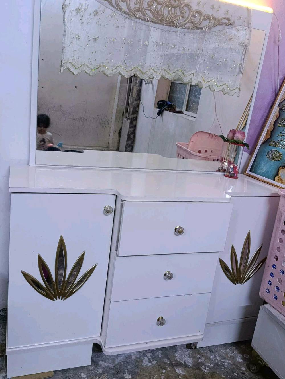 غرفه اخشاب • ٩قطع • نضافه ٩٠٪