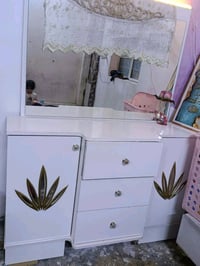 غرفه اخشاب • ٩قطع • نضافه ٩٠٪