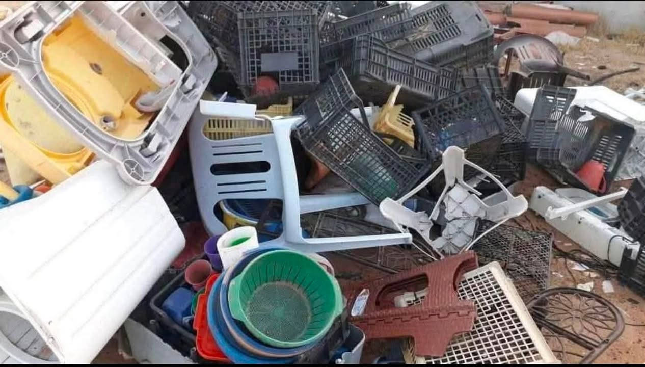 السلام عليكم ورحمة الله وبركاته 

مستمرون معكم في محلات البركة لإستلام كافة أنواع البلاستيك والكرتون وقواطي الببسي بأسعار تنافسية لتعود بالفائدة عليك وتوفر لكثير من العاطلين عن العمل مصدر رزق جيد لتعينهم على متطلبات الحياة لهذا مستمرين معكم منذ 8 سنوات دون انقطاع وحياكم الله جميعاً 
 #_الاسعار 
1-البلاستك (دبة +كرسي+حاوية+سطل خاثر +بطل شامبو  )ب300دينار للكيلو
2-الصندوق ب200دينار 
3-البلاستك المنزلي (جانات +مواعين بلاستك وغيرها )ب200دينار للكيلو 
4-الكارتون ب110دينار للكيلو 
5-النايلون الشفاف ب250دينار للكيلو 
6-الغسالة ب450دينار للكيلو 
وبيكم خير وتدللون 
الموقع 
#_الجدعة الشارع العام مقابيل سيراميك المصطفى بالقرب من مول كرستال مجاور مجمع العبداللطيف للملابس 
الموقع https://maps.app.goo.gl/oG8BVpNkRGy1uz668?g_st=ic
للاستفسار اتصل/***********
