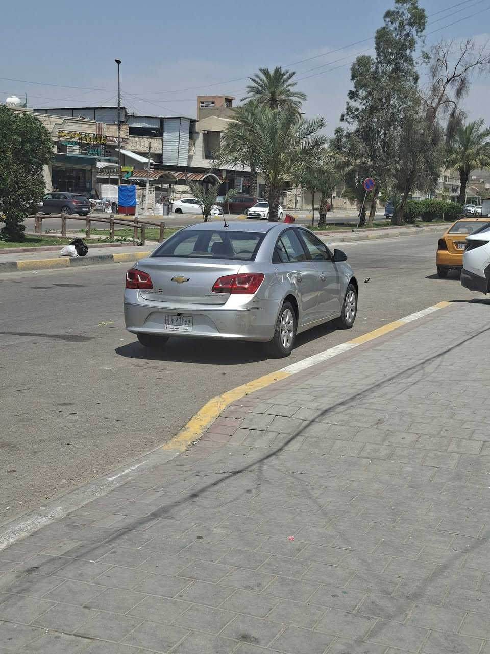 سلام عليكم
شوفروليه كروز 2016 خليجي 

🔹 محرك 1800cc تنفس طبيعي
🔹 شاشة تدعم Android Auto & Apple CarPlay
🔹 مداخل AUX + USB
🔹 مداخل شحن
🔹 كاميرا خلفية
🔹 ويل كب 
🔹 LED نهاري
 السياره ماشيه 165الف كيلومتر

الضرر والصبغ:
السيارة صبغ قطعتين، باب وجاملغ امامي جهت السايق بدون دواخل وبيهه مكانين بارد وطخه ملصحه ممصبوغه 
 
 ومثل متشوفون ب الصور 

 السعر:   70  @إشارة وبيها مجال إن شاء الله

📍 الموقع: بغداد – شارع فلسطين او الشعب

***********
واتساب واتصال
.
