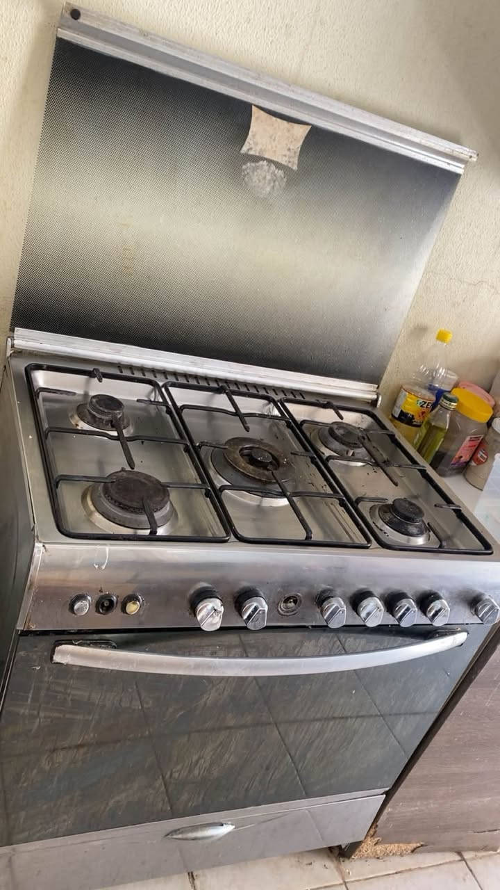 ثلاجه للبيع سبب بيع اخذ حجم اكبر
طباخ للبيع *********** واتساب
