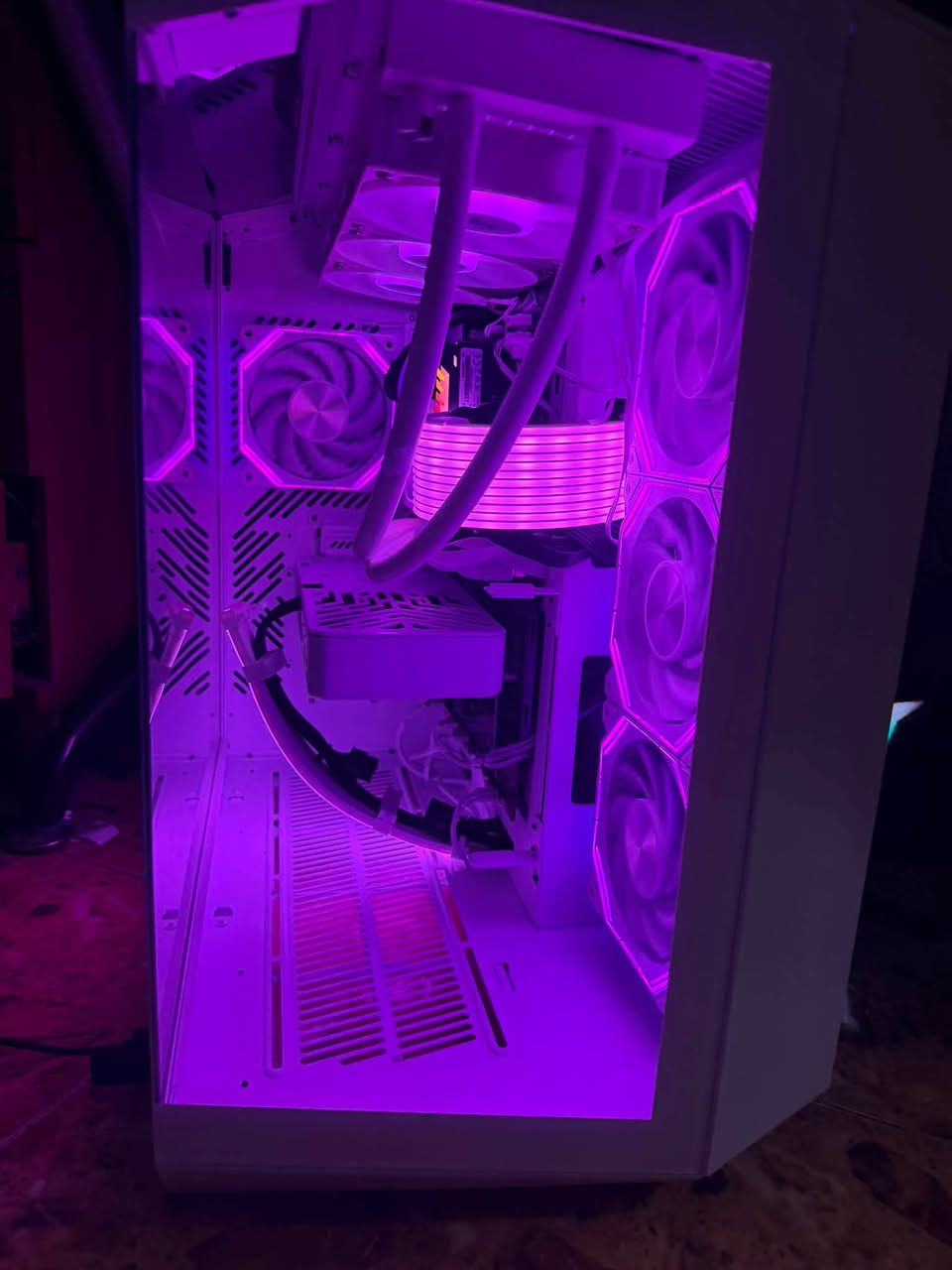 pc للبيع جديد كامل غراض + كراتين
2

CPU i7 12700k

Gpu 5060 

Mb/asrock 790 z

Ram 32/3600

Storg 4.5 m.2 +0.5 sata 

Power 850

مكاني محافظه بابل ومتوفر توصيل 

***********
