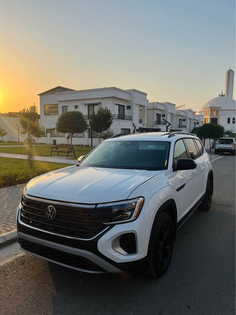 𝐀𝐓𝐋𝐀𝐒-PEAK 𝐄𝐃𝐈𝐓𝐈𝐎𝐍 
مودیل : 2024
عدد المقاعد : ٧ راکب
بدون صبغ ✅ بدون تبديل ✅ مكفولة كفالة عامة ✅
فقط مكانين صغير PDR
كافة الايرباكات سليمة 100%
ماشية 32 الف ميل فقط 
المواصفات :  داخل 27 لون 
PEAK 𝐄𝐃𝐈𝐓𝐈𝐎𝐍
فول فول مواصفات 1/1
فتحە سقف بـــانـــورمـــا
دبل اكسل دفع رباعي 
بــــردات ابواب بلادي
کیـــج الکـــترونـــی
ابواب بصـــمە
بصمە تشـــغـــیل 
تشغیل عن بعد (𝐑𝐄𝐌𝐎𝐓𝐄 𝐒𝐓𝐀𝐑𝐓)
شاشە دشبول دیجیتال
شحن وایـــرلیـــس
کـــامیـــرا
هاند بریك بصمە
اوتو هولد (𝐀𝐔𝐓𝐎 𝐇𝐎𝐋𝐃)
اوتو بارك (𝐀𝐔𝐓𝐎 𝐏𝐀𝐑𝐊)
اوتو ستارت (𝐀𝐔𝐓𝐎 𝐒𝐓𝐀𝐑𝐓)
اوتو ستوب (𝐀𝐔𝐓𝐎 𝐒𝐓𝐎𝐏)
رادار امامي (تحدید مسار)
رادار جانبي (نقاط عیماء)
رادار خلفي (التحذیر من الاصطدام)
حساسات امامي
حساسات جانبي
حساسات خلفي
نظام : 𝐆𝐏𝐒
نظام : 𝐄𝐂𝐎
نظام : 𝐂𝐎𝐌𝐅𝐎𝐑𝐓
نظام : 𝐒𝐏𝐎𝐑𝐓
نظام : 𝐂𝐔𝐒𝐓𝐎𝐌
نظام : SNOW❄️ 
كشنات جلد
كشنات كهرباء
كشنات تبريد
كشنات تدفئة
تحكمات استيرن
استيرن هيتر
تبريد لمس
تبريد مركزي
صندوق شفط کهرباء
لايتات (𝐋𝐄𝐃) دبل لید عدسة زینون بلادي
بکلایتات (𝐋𝐄𝐃) لید بلادي
ویل کروم بلاك بلادي
سيارة رقم كاتي تترقم شمالي لمدة ثلاث شهر 
مكان سيارة اربيل📍

 رقم بس واتساب☎️
***********
*********** أربيل, العراق
