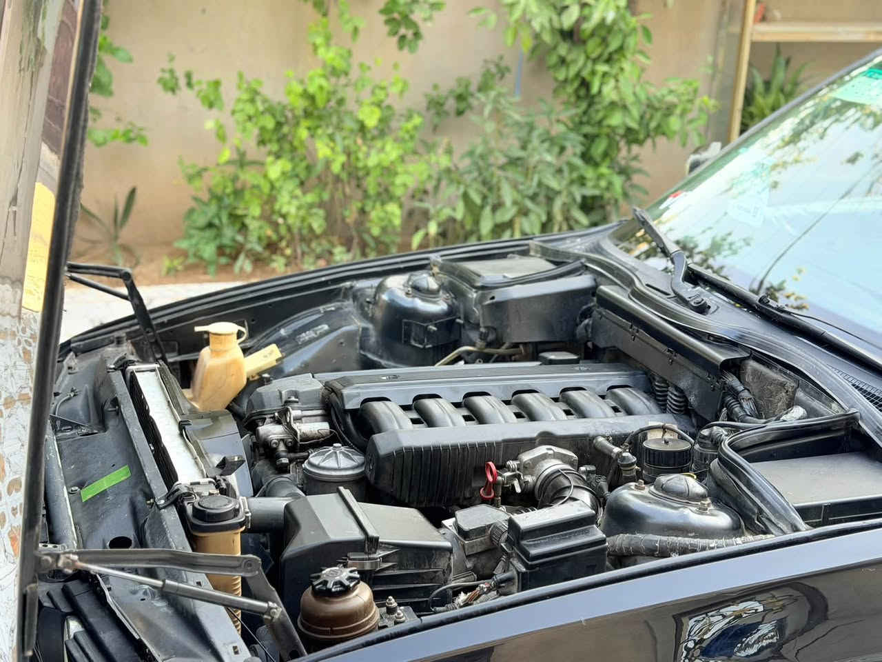 #السلام_عليكم 
  BMW 525 مسكر 
موديل 92
لون اسود ملكي
              ꧁مواصفات꧂
«رقم كركوك مشروع وطني
«هزه جديد
«سلايت طكتين 
«داخل ابيض
«كير اوتماتيك 
«نظام سبورت
«تبريد تدفئه
«قفل مركزي
«دبل ايرپاك
«الكشنات الاماميه تدفئه
«اربع جامات كهرباء
«بيها بلوتوث وي اس بي
«السياره باسمي 
«تخم تايرات جدد
» اول صبغه اله سياره بدون 
حادث ولا جطل
» صدر امامي خلفي شرط 
» سياره جاهزة اي نقص مابيه 
» سياره كروز سرعه شغل 
» حجر بيئه موجود بيه
مكان السيارة كركوك 
الاستفسار الاتصال ع الرقم***********
