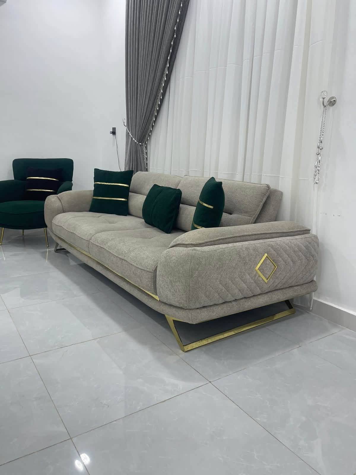 تخم ماركة درجة أولى ماركة ٨ مقاعد اخو الجديد ***********

