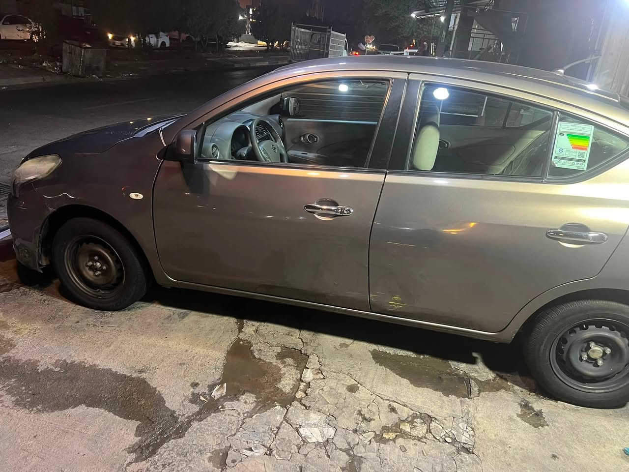 سلام عليكم نيسان سني موديل 20
سعر 98 ماشيه 96 

الطخات موضحه بالصور الباقي كفاله  

رقم ***********
بيهه مجال قليل لشراي فقط بيع 
مكاني الحريه بغداد
