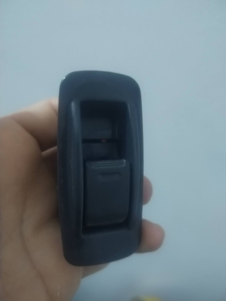 دكمه باب ابروتون ٢٠٠٢ للبيع السعر 15 الف
***********
