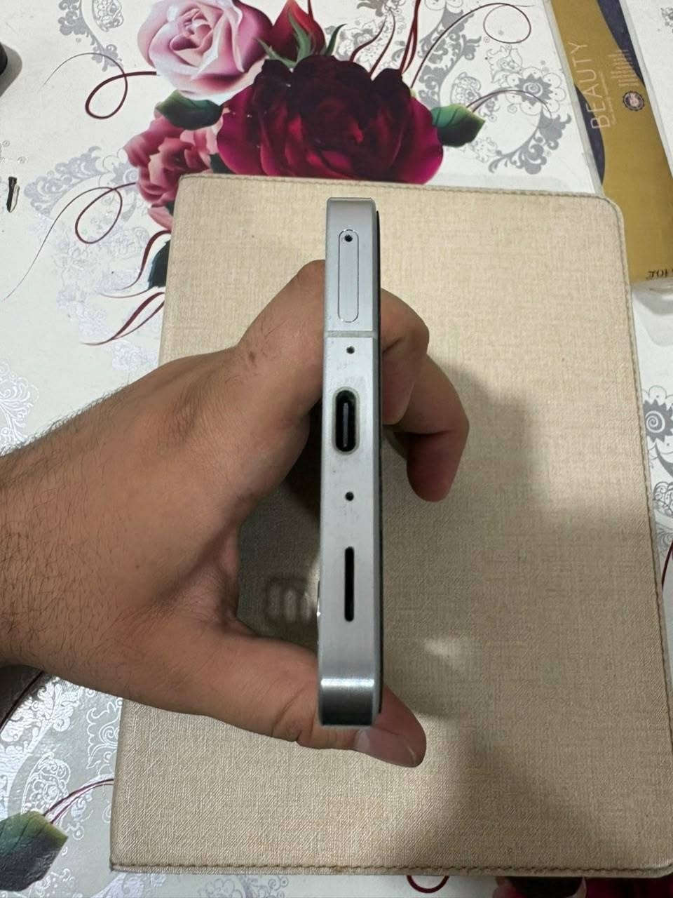 سلام عليكم سامسونج A56 ذاكره 256 الجهاز نضيف كلش الجهاز ما مفتوح اي ما داخل صيانه الجهاز ويا كارتونه والكيبل الاصلي وهاي الزكه مكسوره مو الشاشه  الموقع بغداد الحبيبيه *********** السعر 450
