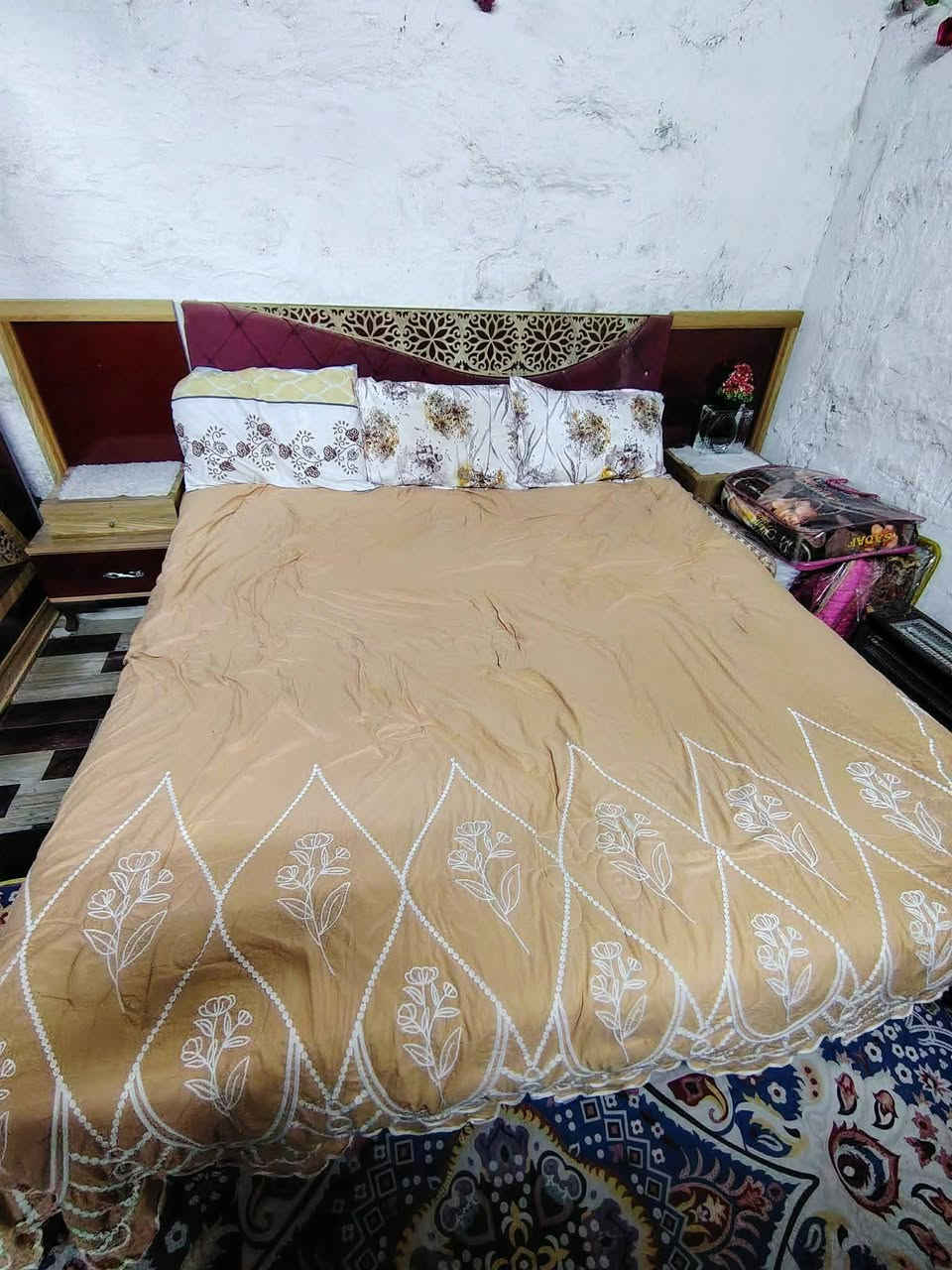 غرفة نوم تركي 3 قطع نضيفة 
سعر 300 الف 
المكان تكريت 
للاستفسار  ***********
لا تراسل اتصل بصاحبها ☝🏻☝🏻
