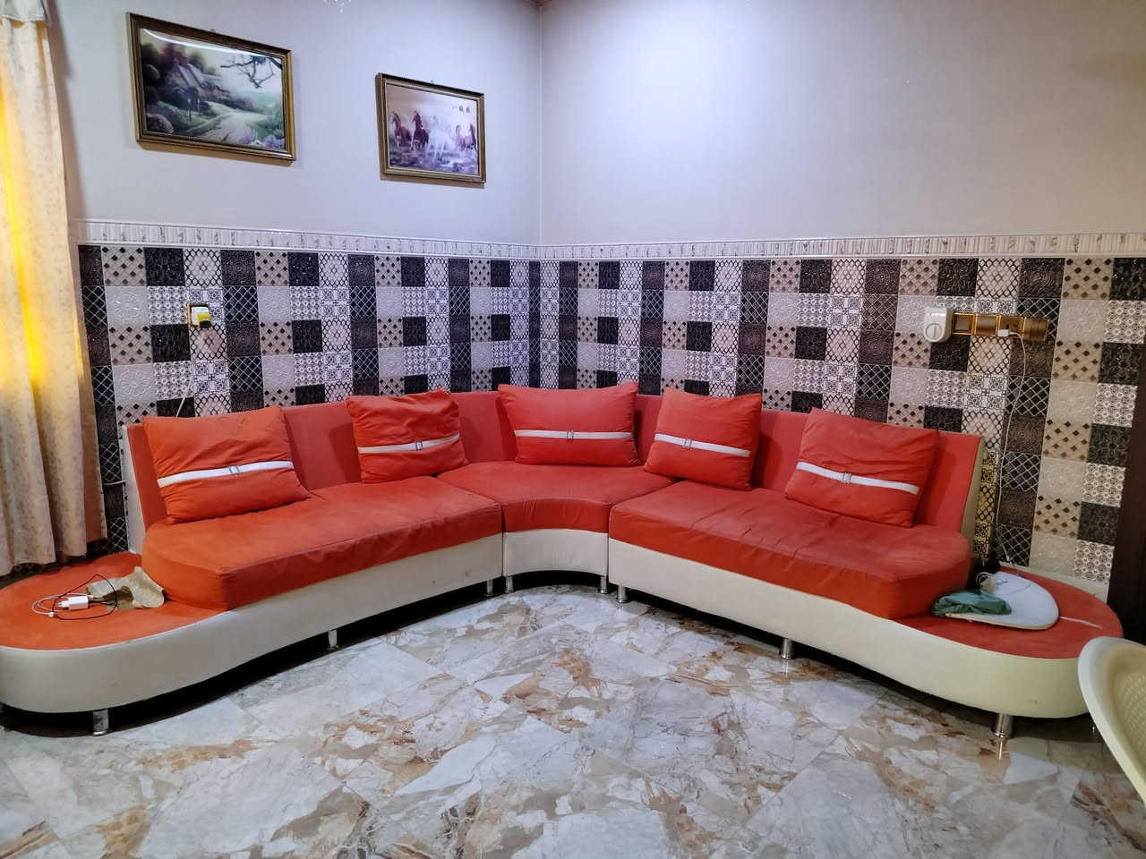 ديوان تركي بحاله جيده سعر ٩٠ بي مجال الاتصال على الرقم ***********@
