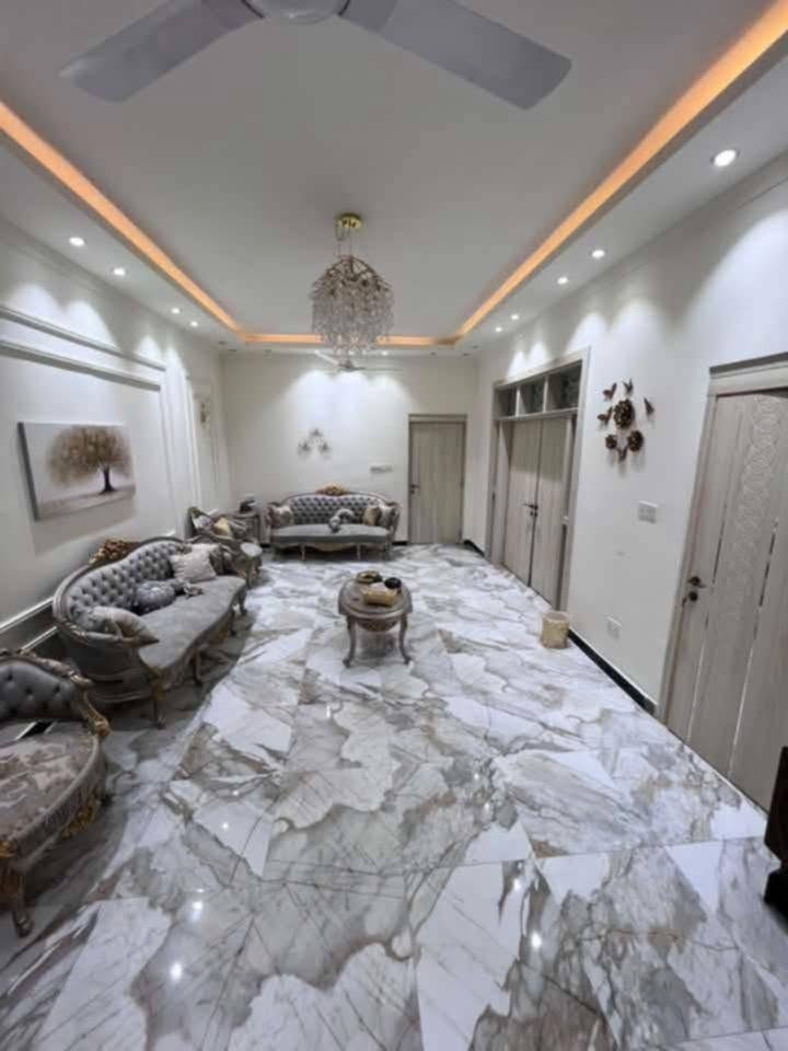تحفة عقارية للبيع بيت طابو صرف بناء حديث للبيع السعر 190 مليون 
🏘️دار للبيع طابو صرف ٢٠٠م  بناء حديث بالبكرلي الاولى بشارع 20 قرب اسواق جنات 
✅يحتوي على (نوم٢،هول،صاله،مطبخ،مجمع صحيات ) كراج سيارة 
✅بناء حديث وسقوف مغربيه 
✅العنوان البكرلي الاولى قرب قسم الصحه العامه بشارع 20 قرب اسواق جنات
✅السعر ب 190 مليون وبيه مجال للشراي جاهز للسكن تحويل مباشر باسم المشتري 
📳   للاتصال واتساب ***********
