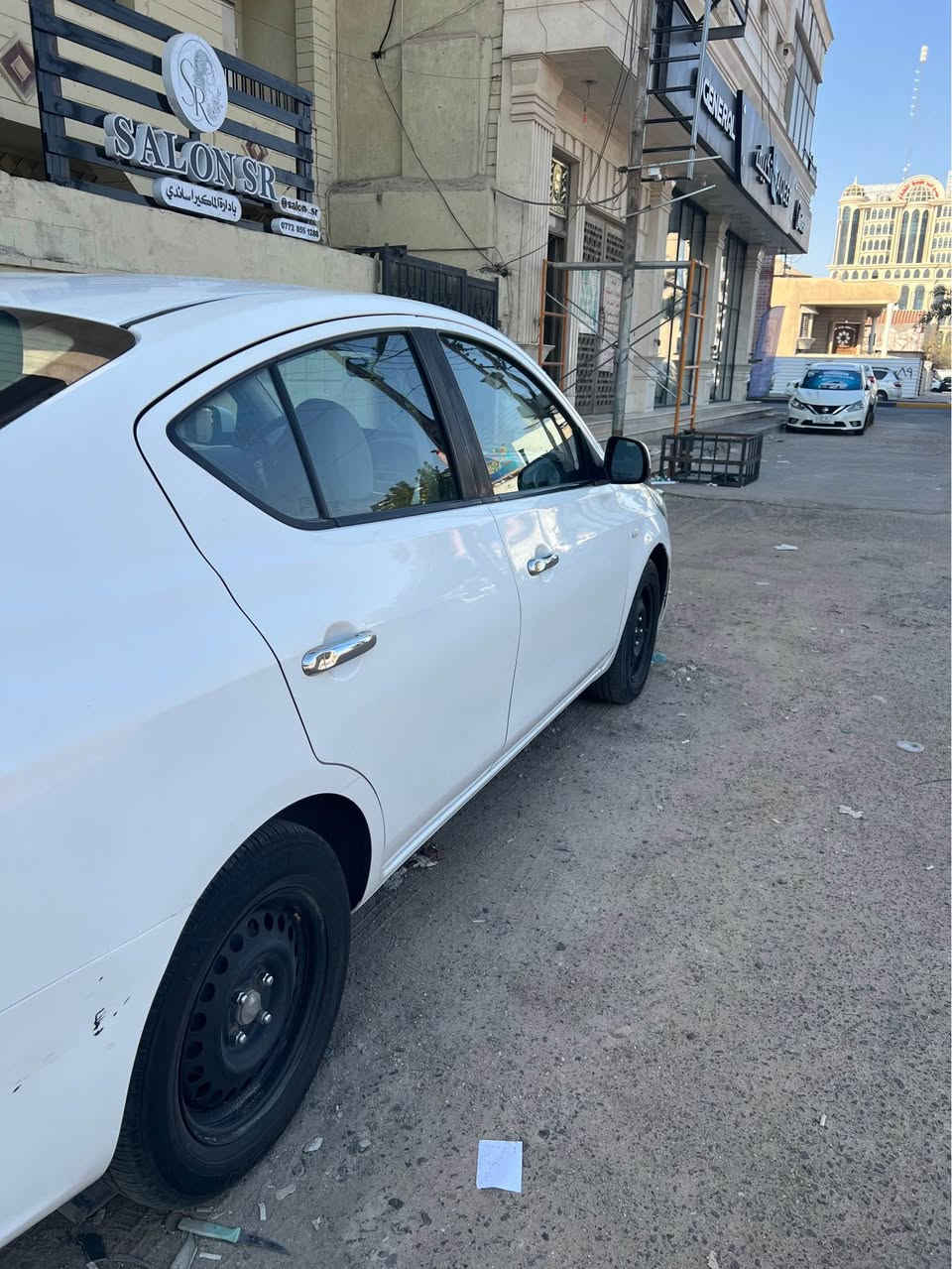 سني هندي موديل 2022 
السيارة رقم اربيل الجديد
بيها جاملغات ثنين بيهن بارد 
ماشية 75 الف 
السيارة نظيفة مكينة وكير كفالة 
السعر 110 وبيها مجال 
*********** البصرة, العراق
