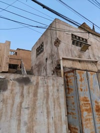 بيت للبيع 200متر طابقين في 22قريب على شارع العام بيت طابق الأول معمره ...