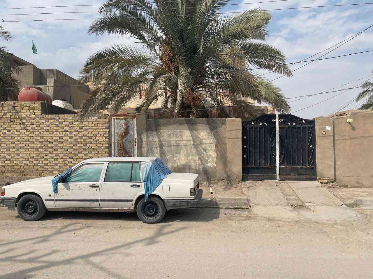 ام العصافير ركن • ٣٠٠م • قابل تقسيم