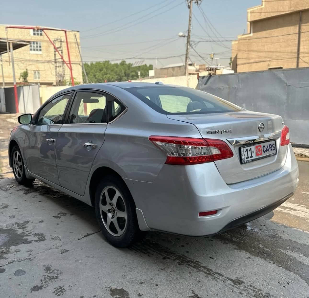 🚗 نيسان سنترا 2013 - للبيع فقط 🚗
السيارة جاهزة للبيع وما تحتاج أي مصاريف، ماشاء الله من كل النواحي (قير، محرك، حدادية بشرط الفحص).  
أبرز المواصفات:
 🔑 نظام بصمة تشغيل ودخول ذكي.
 🖥️ شاشة عرض مع كاميرا خلفية.
 ⚙️ 3 وضعيات قيادة: اقتصادية (ECO)، رياضية (Sport)، والعادية (Normal).
 🚗 مثبت سرعة (Cruise Control).
 ❄️ تكييف شغّال وممتاز جداً.
حالة البودي والضرر:
 🎨 الضرر: صبغ باب السائق والباب الخلفي فقط.
 🏷️ السيارة بالكامل ليبل واحد (تختيم شركة).
📌 البيع كاش فقط
مكان السيارة بابل الهاشميه
📞 للتواصل والاستفسار 
‭***********‬

نص مكتوب في الصور:
- سنترا 2013 الهاشمية - 27-09-2026 0 0 0 0 اوتوماتيكيه 4 سلندر N/A 180 كم المواصفات أمريكية بنزين إنشاء نيسان السنة 2013 الموديل سنترا الفئة SV الأجزاء المطلية قطعتين شاهد الصورة اللوحة بغداد, خصوصي اللون سلفر مادة المقعد قماش عدد المقاعد 4 عرض السعر نعم