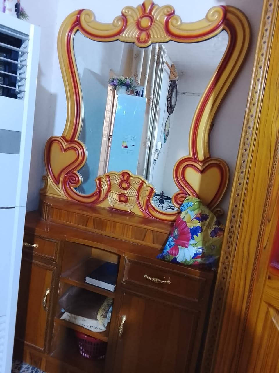 سلام عليكم غرفه للبيع مثل ما موضحه  بلصوره جديده وما متعوبه ب600وبيها مجال مكاني بغداد سبع البور 

بدون توصيل ***********
