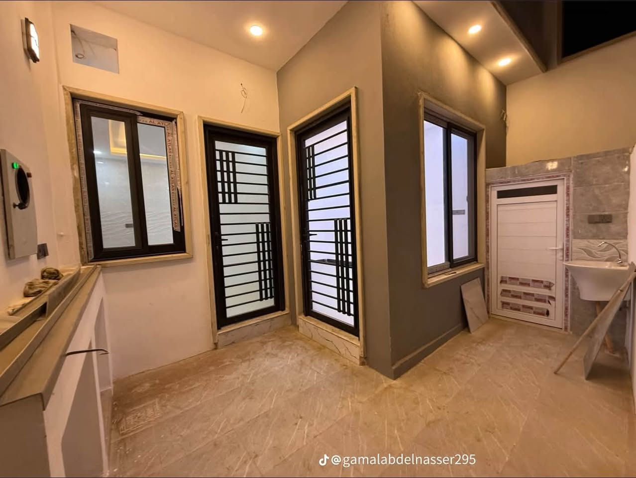 🏡🔥 دار للبيع بسعر لقطة | فرصة ذهبية للسكن والاستثمار 🔥🏡
دار مميز للبيع في حي تعليم – جمعية غرفة التجارة 📍
📐 المساحة: 120 م²
🏢 طابقين
🛏️ 4 غرف نوم
🛋️ هولين
🏠 استقبال
🚿 صحيات داخلية وخارجية
💎 الدار زيرو فول ومواصفات راقية جداً
▪️يحتوي ع منضومت كامرات وا انترنيت وا تبريد مركزي 
▪️ بورسلين
▪️ سيراميك
▪️ جبسون بورد
▪️ تشطيبات مرتبة وفخمة
▪️ماء وكهرباء درجه أولئ
⚠️التبليط وصل داخل الفرع قيد الانشاء 
💰 السعر: 86 مليون فقط
🔥 السعر جوا السوك 
📞 للاستفسار والتفاصيل:
***********  يحتوي ع واتساب
