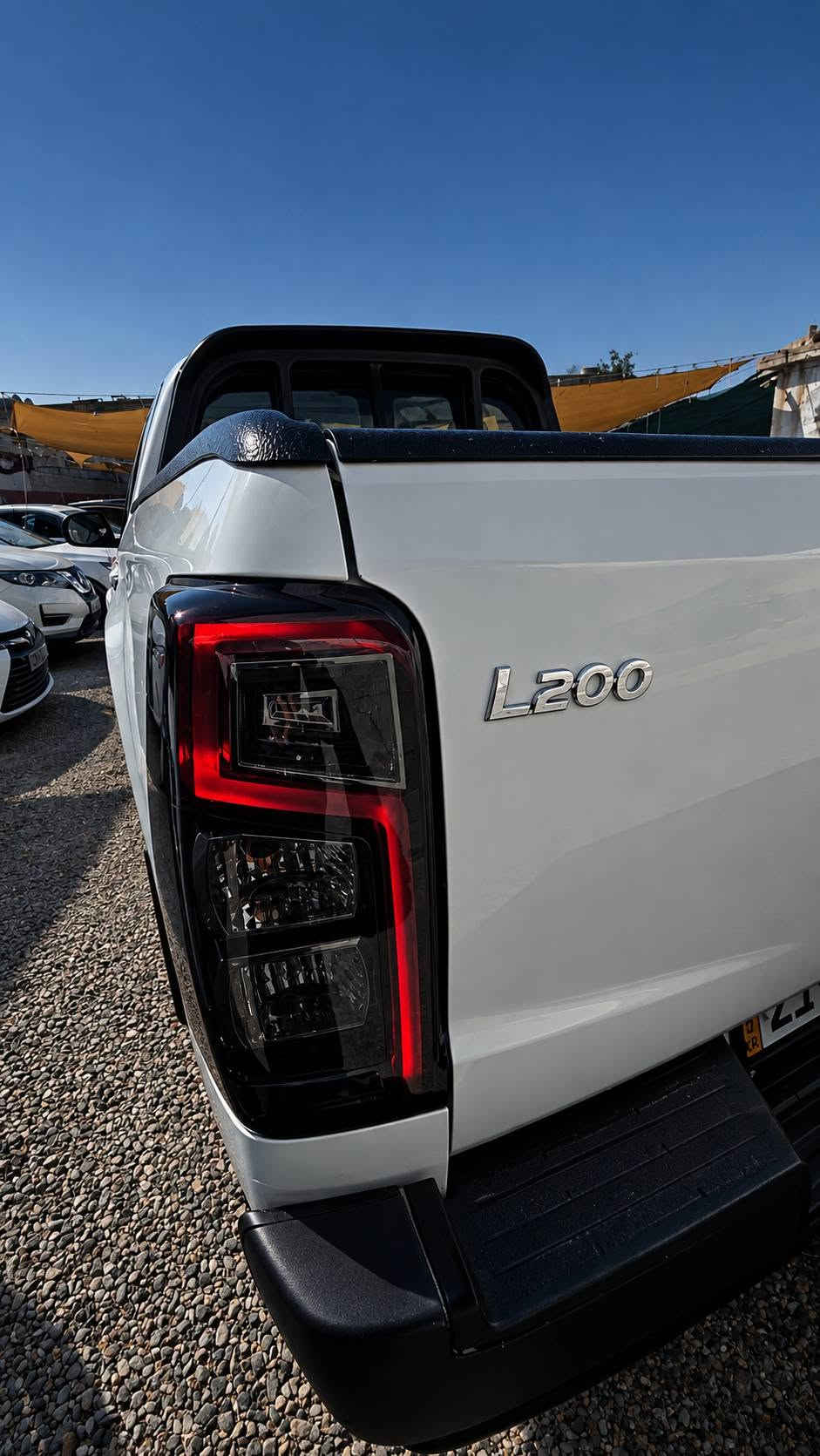 مستەربۆشی L200 مۆدێلی ٢٠٢١ ی گێڕ عادی و دەبڵ ئەکسل 4×4 سەیارەکە ١ دەستە و هی ماڵە لە سفریەوە لای خۆمە....
مواسەفاتەکانی دیارە و وازحە کامل جوانکاری بۆکراوە و لایتەکانی پێشەوەی کامل لیدە 
لایتەکانی دواوەشی کراوە بە سمۆکی led فوول مواسەفاتەکان....لحیەی سپۆرتی لیدی بۆ داندراوە 
مەکینەی کراوەتەوە بەڵام بەشەرت تەشفیتە  گێڕ و مەکینە و کارەبای هەمووی بەشەرت و سۆنەرەکەشی داندراوە....
*********** السليمانية, العراق
