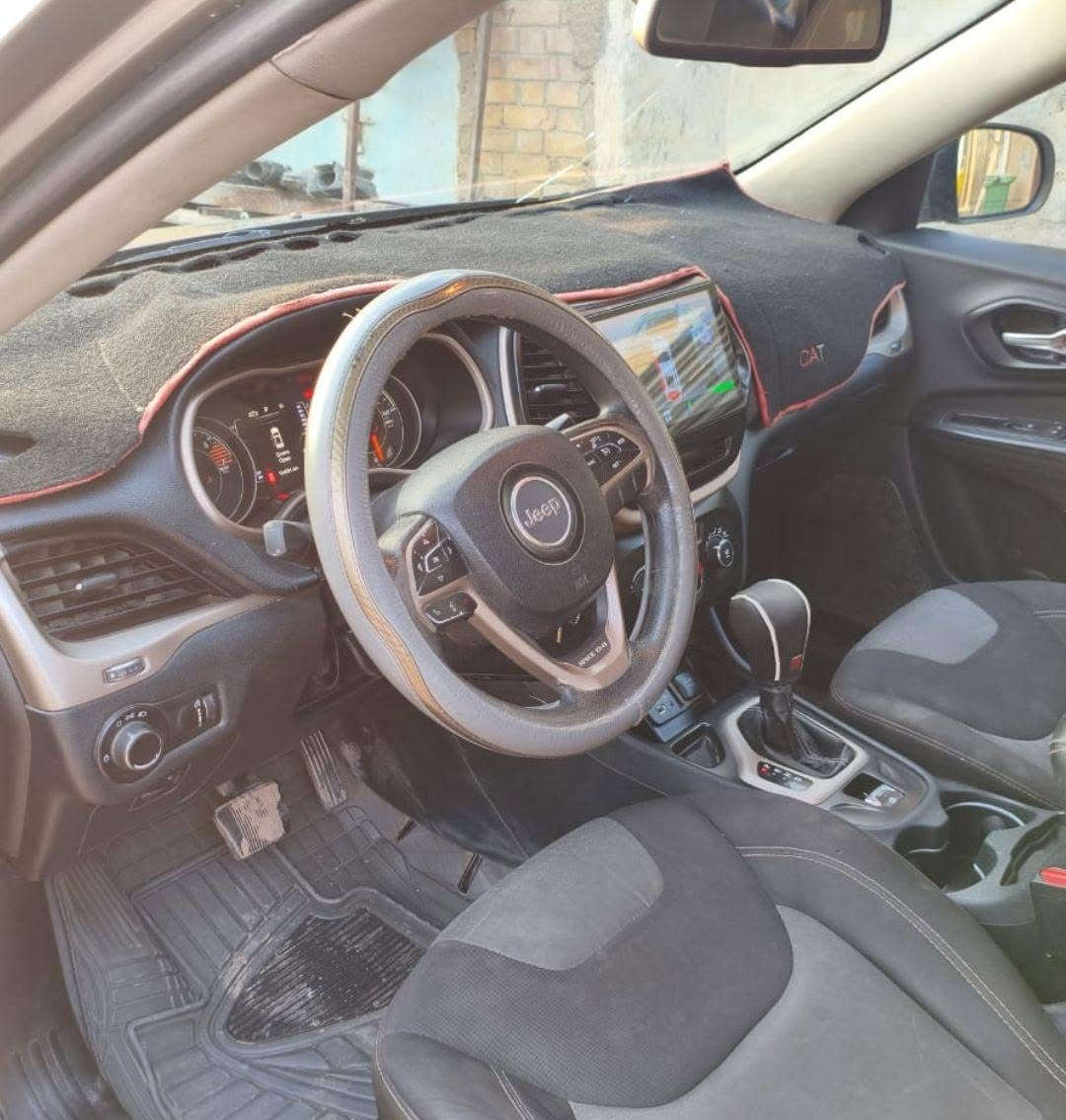 جيب+شيروكي+بزون+موديل+2016+رقم+بغداد+انكليزي+باسمي++هزة++
+امريكي+حادث+جامرلغ+امامي+وبنيد+بدون+دواخل
السعر 92 بغداد, العراق

نص مكتوب في الصور:
- ابني غيث
- ١٨ أيلول، ٢٣:١٥