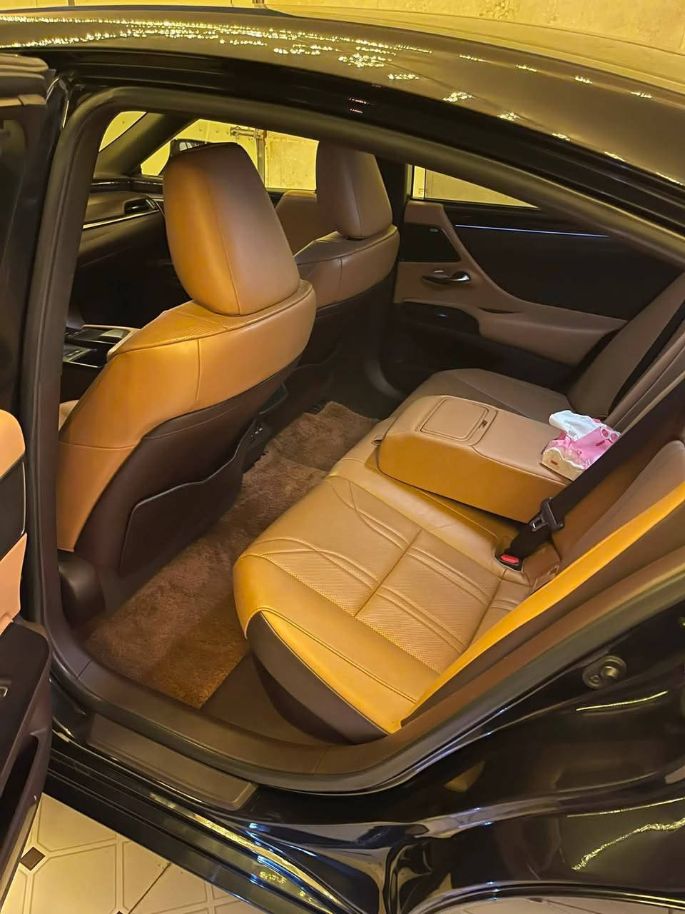 السلام عليكم
لكزس es300h هايبرد لون اسود 2021 
المواصفات برده خلفيه كهرباء + بردات جوانب مع المثلثات + رادار خلفي + رادار جانبي لليمين و اليسار + رادار امامي + مري شفط + تدفه و تبريد مقاعد اماميه + قطعتين تبريد + لون داخل قرميدي جلد + دشبول صاج + دركة ستيرن صاج + اضائه داخليه ليليه + هاند بريك بصمه + اوتو هولد + داتا شو + مثبت سرعه + تحديد مسار + قياده ذاتيه + تدفئه ستيرن + لد ترحيب اربع ابواب عند الاقتراب من السياره + جنطه كهرباء و تفتح على القدم ايضاً + بصمه و تشغيل عن بعد + فتحة سقف + وضع ايفي مود + درايف مود 3 وضعيات قياده ايكو و سبورت و نورمال + لد نهاري + تشغيل لد ليلي اوتماتيكي عندما يكون الشارع في حالة ظلام دامس + هيتر الجامه الاماميه و الخلفيه و المري + ستيرن كهرباء  + المقاعد الاماميه كهرباء + ثلاث وضعيات خرن ميموري لكرسي السائق + ثلاجه في الجكمجه + شحن واير ليس + ويل كب كلاسك + ثلاث عدسات زنون + بك لايت LED + اضائه شعار لكزس عند فتح جميع الابواب الاربعه + نظام سماعات رهيب + عزل جداً قوي فوق الخيال + حساسات امامي و خلفي + كامرات 360 درجه + نظام ABS توقف ذاتي + ماشيه 54 km
السياره هاي لكجري 
وارد امريكي حادثها بنيد و راجع وكاله السيارة مكفوله من كلشي 
للبيع السعر ( 300 )
العنوان بغداد الغزاليه 
***********
***********
