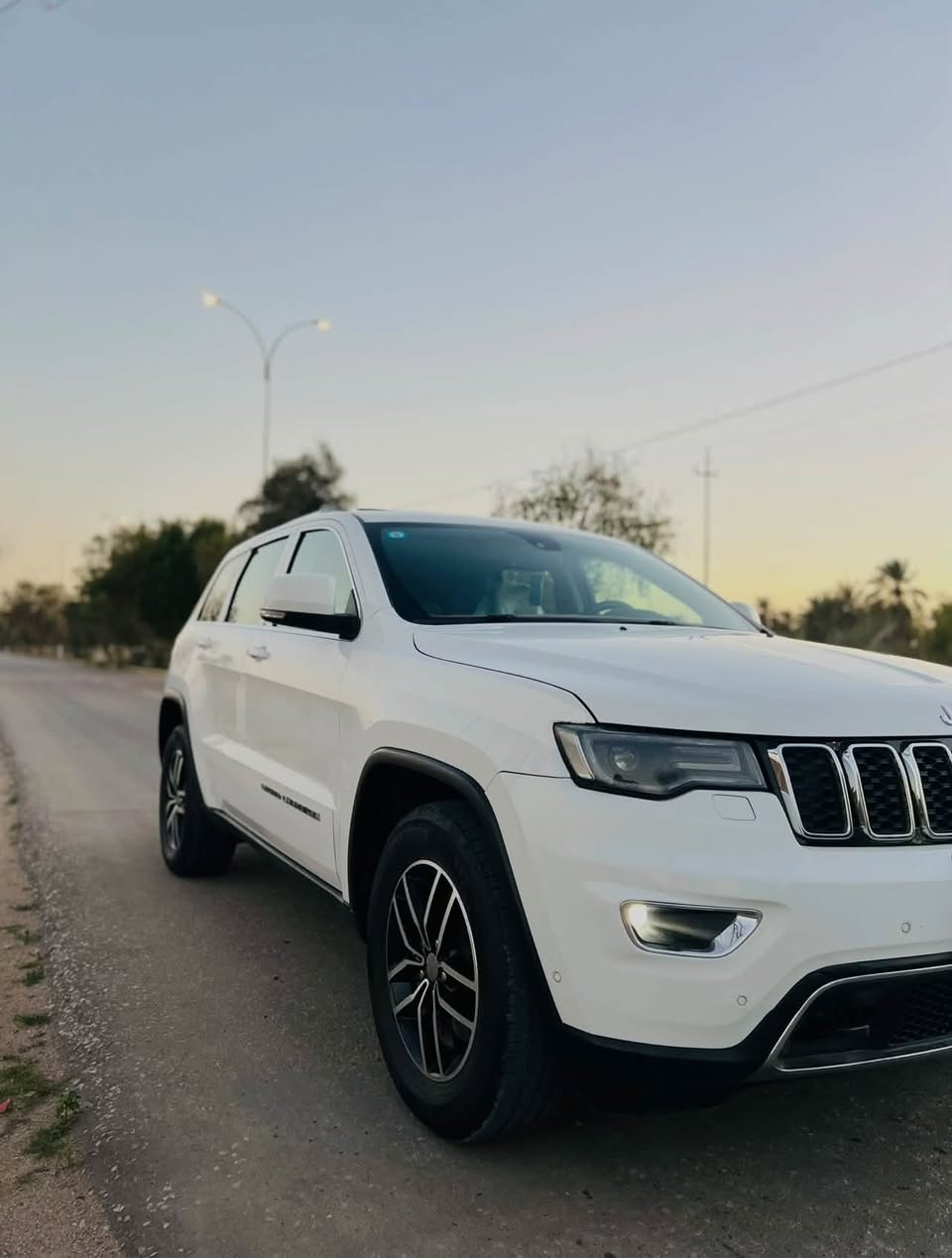 جيب لاريدو Jeep خليجي 2018
سيارة جديدة ومكفوله 
رقم وسنويه وهزه كله جديد باسمي 
ماشية /. 79. mil
فول مواصفات 
مكينة  V.6   3600
داخل جلد. وكشنات كهرباء 
حساسات خلفي امامي رادار توقف 
تسخين مرايات جانبي 
تحكم ستيرن وتثبيت سرعة 
اربع وضعيات قيادة 
دفع رباعي 4X4
شاشة تدعم الكار بلي 
لايت زنون عدسات ماتركس 
فتحة سقف 
اطفاء ذاتي اتو ستوب 
شفتات كير بالستيرن 
زراكات ماء للايت 
السعر / 225  وبيه مجال 
مكاني / الحلة 
للاستفسار الاتصال / ***********
