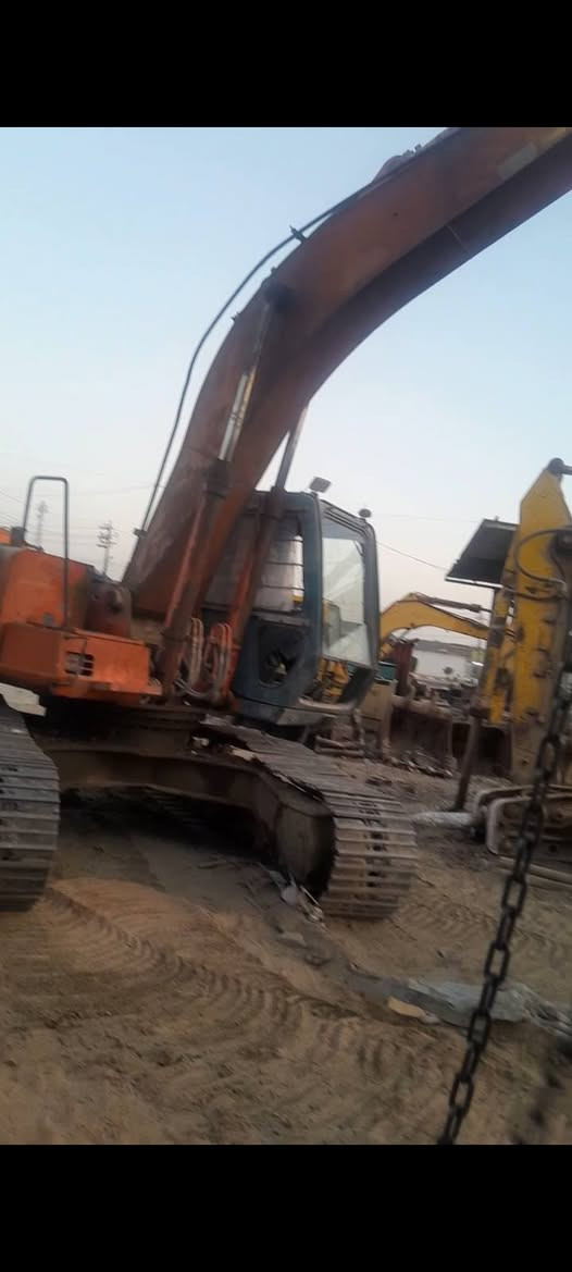 حفاره للبيع هيتاشي ثري موديل ٩٦ 
للأستفسار 
***********
***********
