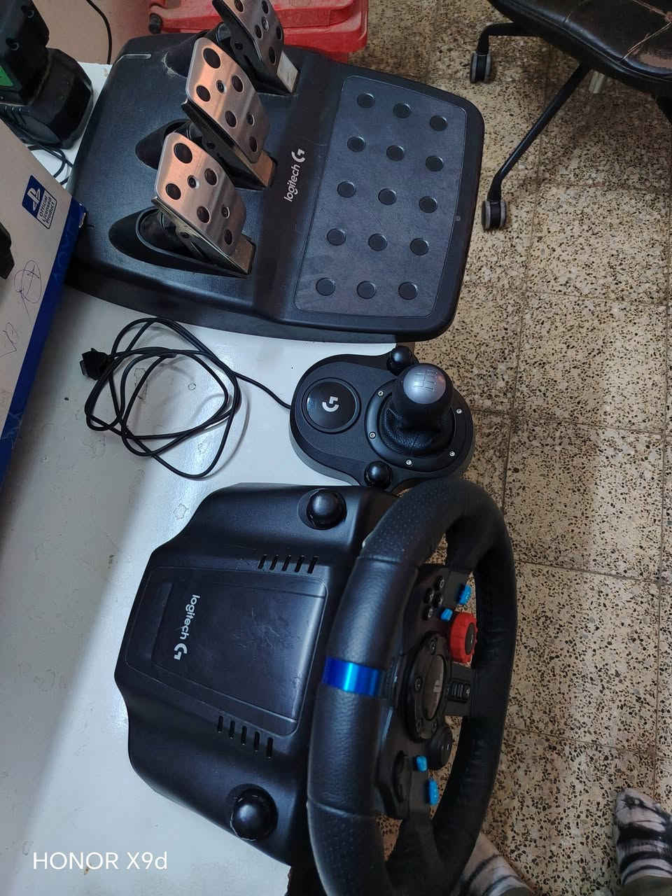 سلام عليكم كامل بدون نقص ونضيف
220 وبي مجال بغداد حي العامل 
***********

نص مكتوب في الصور:
- HONOR X9d