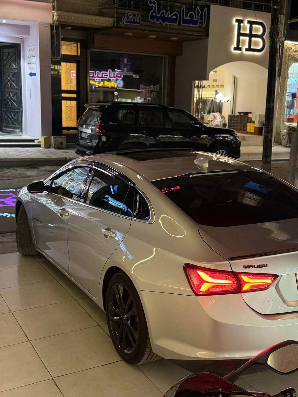 السلام عليكم شبابنة الطيبة

من رخصة الأدمن 

للبيع Chevrolet Malibu 2020 1500T BLAK  فول مواصفات العلامة السودة ماشية 91 الف km  رقم بغداد ب اسمي 

  

 1- فتحة سقف بانوراما .

2- شاشة جبيرة Car Play .

3-بصمة تشغيل + بصمة ابواب .

4-كشنات جلد بلادي .

5- كشن سايق كهرباء .

6- ويل بلادي كروم 19 .

7- تحكم ستيرين .

8- كشنات تدفئة تبريد .

9- تدفئة تبريد الستيرن .

10- نظام اوتو ستوب .

   (وموصفات الماليبو معروفة أخوان) 

السيارة حادثها جاملغ وبنيد صبغ بدون دواخل وبيها بارد بالهلال لخلفي لخلف باب الصدر وبارد بالجاملغ الخلفي جه السايق صور الحادث والسونار بالمنشور 

السيارة نصبتها احلى من الصور  المكينة والكير كفالة تبريد السيارة ثلج مبدل منظومة تبريد كاملة قبل شهر بدلته وبي ضمان سنة السيارة خير من الله ترايك وين متريد

والسيارة نقصها صدر امامي  

تفاصيل اكثر اتصل وتدلل

السعر 95$
  

مكان السيارة بغداد/حي الخضراء

هـ ***********

