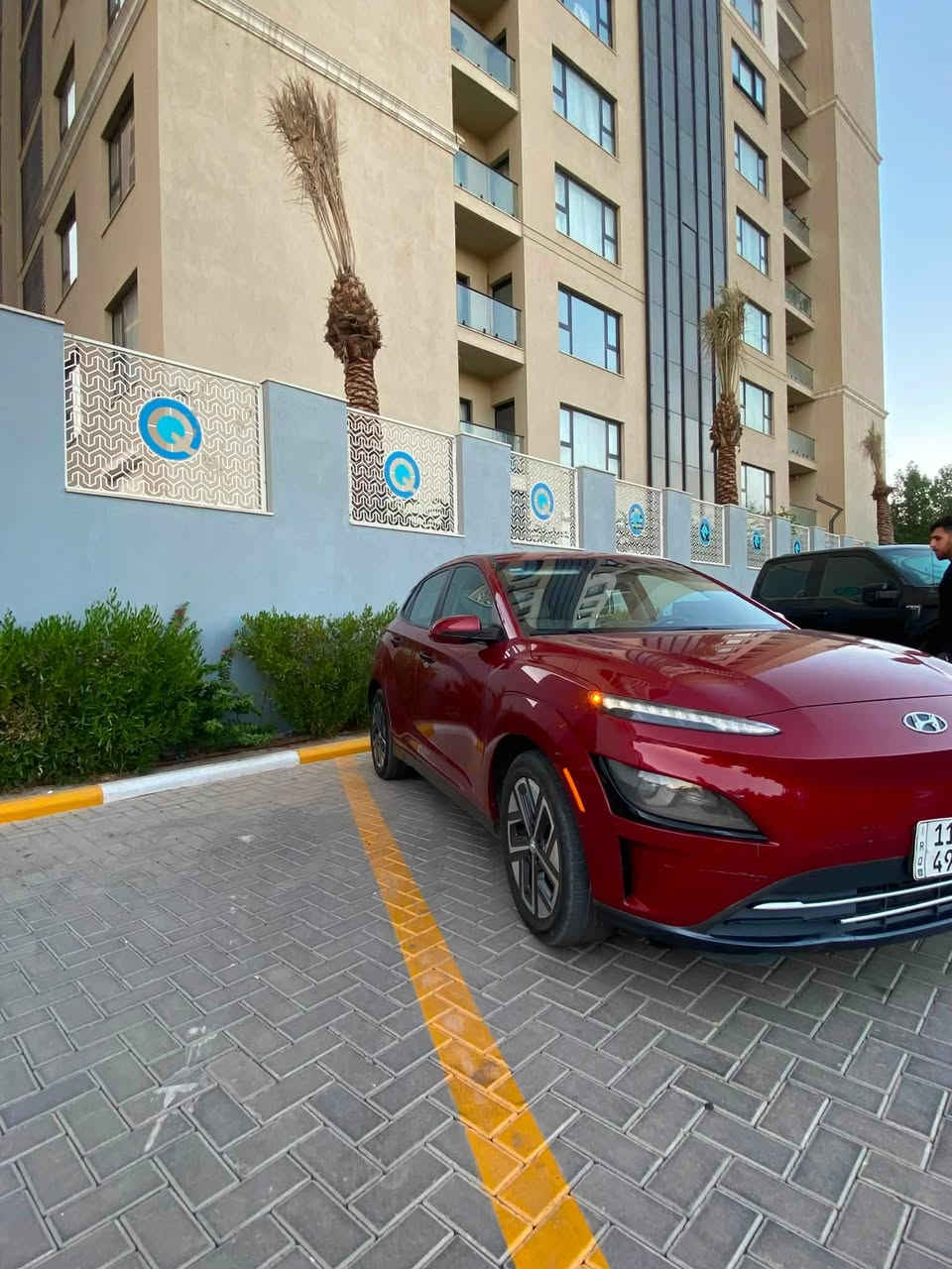 السلام عليكم
للبيع أو للمراوس 
 كونا كهرباء بالكامل 2023 وارد امريكي فول كهرباء تشتغل على الشحن كهرباء فقط بدون بنزين وبدون دهن محرك 
بطارية ليثيوم حجم الكبير 64K كيلو واط الشحنه الواحده يمشيها حوالي 500 كيلو متر سياره نشطه وخصوصا بالتسارع
ماشية 63 الف
حادثه باب خلفي صبغ  فقط
1.كيجات دجيتل
2. تحديد مسار
3. شاشه
4.ويل كب كروم
5. كشنات تدفئة
6. تحكم
7.نظام سبورت + عادي + ايكو
8.رادارت جانبيه
9. بصمه
10. هيترات بالكشنات
11.كشنات كهرباء
12. هندبريك بصمه
13. بصمة ابواب
14. تشغيل عن بعد
15.رادار امامي وخلفي
16. كير دكم
17. توقف ذاتي
18. مثبت سرعه
19. مانع انزلاق
20. شفتات تحكم سرعه تفاعلي
21. شاحن USB و لاسلكي
auto hold
السعر 135
***********
