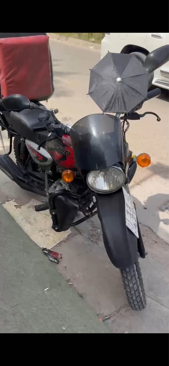 سلام عليكم شباب دراجه بوكسر ٢١ جديده كلجات كور كلهة لايت زنون بيهة فقط باتري ضعيف *********** الصويرة, واسط
