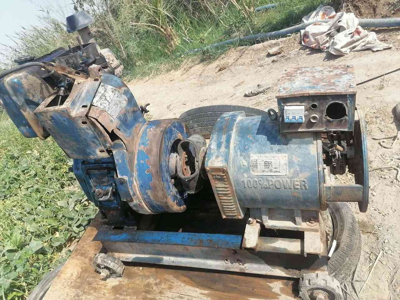 مولد هندي تبريد هوه 12كيفي 10حصان ب750الف 3فيز يعني يشغل 3اخطوط ويشغل سنكل خطين مكفول مكينه وملف  وعلتشغيل والفحص يفيد لحدادين كلشي يشغل عليه والمنازل ايضن صرفه قليل موجود لمولد بكربلااء طويريج مراسلت لصفحه
