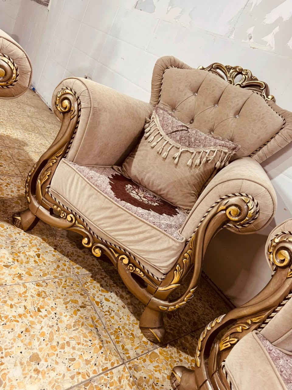 تخم تركي عشر مقاعد مع الطبله الوسطيه مالته مكانه الامين للاستفسار خاص
