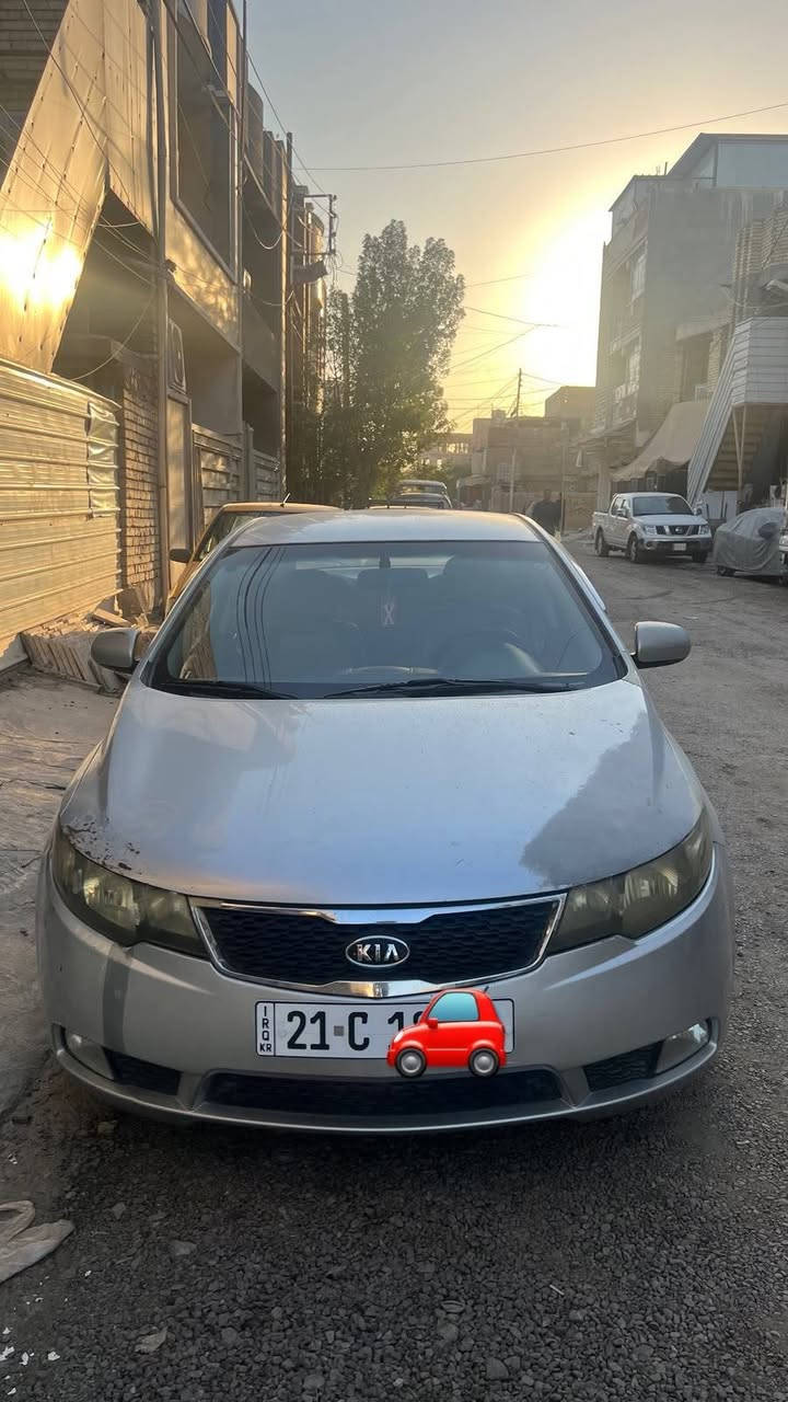 السلام عليكم 
سيراتو ١٢ خليجي بدون صبغ فقط جاملغ أمامي جهة السائق مبدل نفس اللون وربع لغد شي بسيط  والبنيد بي طخة قليلة أساس فقط والصدر جديد والمكينة بيها خيط تبخير كلش قليل السيارة رقم سليمانيه جديد تحويل ثاني يوم السعر ٨٨ وبيها مجال قليل حك الجية الإتصال *********** ما متواجد ماسنجر
