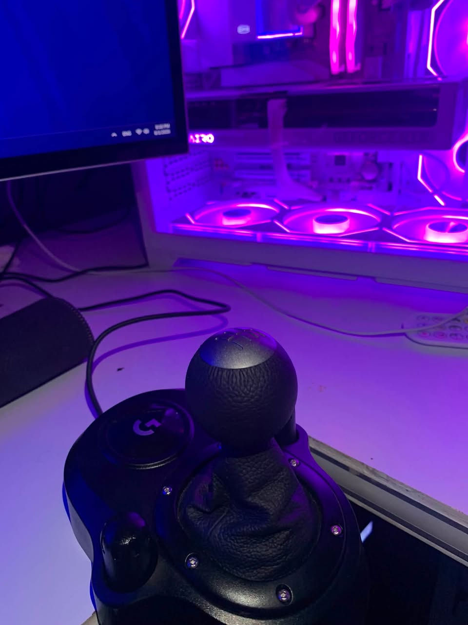 Logitech G29 مستخدم شهر فقط
اشتريته جديد
وياه الگير

سعره 250,000 الف مكاني كربلاء
للتواصل ***********
