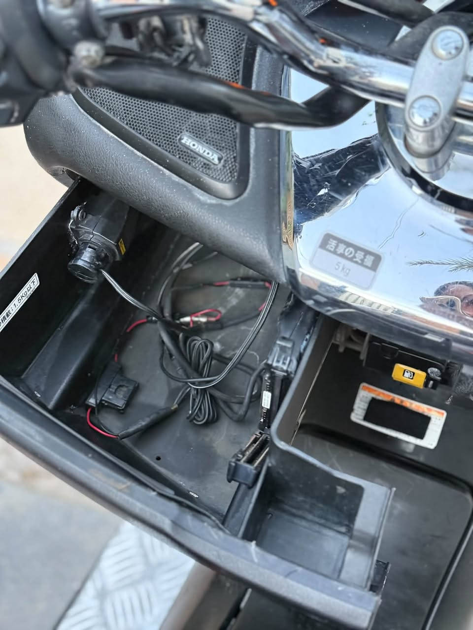 السلام عليكم
فورزا09 7 كير4 تحويلات + sport 

 

 /بصمه وحده +جانة طويلة اصلية + دبلات نيكل + Gps+ جداحة بجكمجة+ يدات بريك وسيدة سايد بريك ودوس وقبق الكلجات والشوتهة سستم نيكل كامل + زنون ثلجي اصلي وياها + تجوة + اكزوز ماركة صوتها كلش حلو

ملاحض : اوراقها كاملة + صورها اليوم مصورهن يعني تجي تلكاها نفس الصور حبة اختلاف ماڪꪆَ + صور مكينتها موجودة  

مكينه  ممفتوحه  / كلجات كفاله جويتر واحد ونص  جيب فيترك وتعال افحص على راحتك 

لون احمر    / نضافه٩٠٪؜ 

شلعه معدل قويه / كهربائيات كلها شغال / تراي يخبل ونعومه فول 

ملاحضه : دراجه حلوه ونضيفه ومداريها جيب  فيتر وتعال كلبها على راحتك 

سعرها ( مليون و٣٠٠ ) مكاني بغداد البنوك او الشعب  

للاستفسار  : هـ ***********
