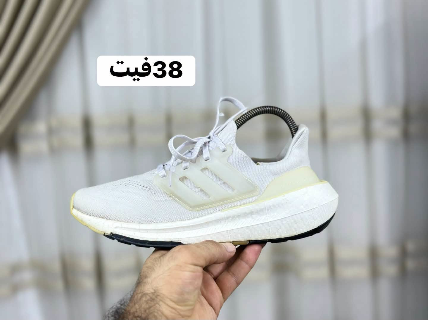 قطع باله اصلية اورجنال 
القياس داخل كل صورة الاسعار مختلفه 
يوجد توصيل بغداد والمحافظات 🚚***********

نص مكتوب في الصور:
- 42
- 42 ونص
- 44 ونص
- 40 ونص وكاله
- 44 وثلثين
- 42 ونص حديث
- فیت 38
- 41 كاربون بوست
- 41