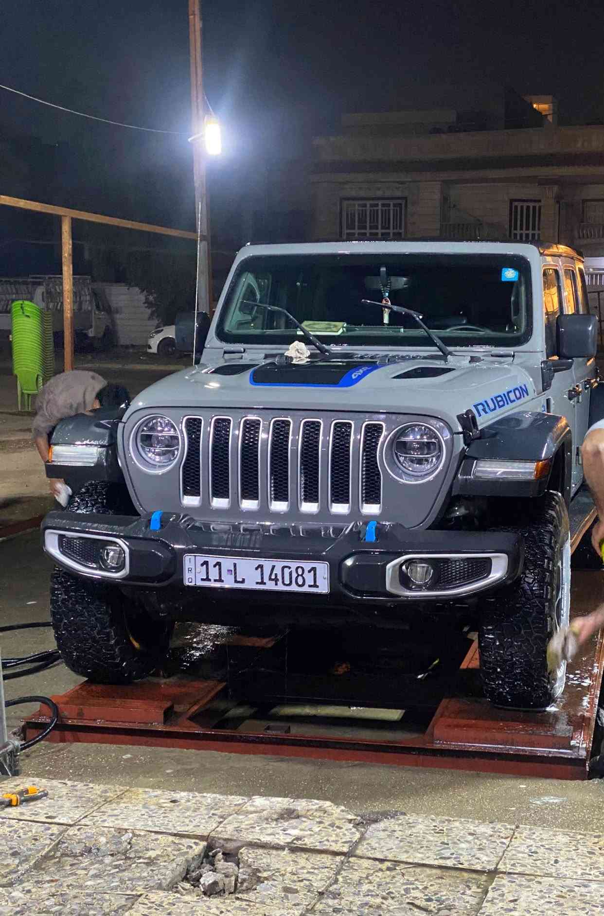🚙 للبيع Jeep Wrangler Rubicon 4xe – موديل 2022
1️⃣ الموديل: Jeep Wrangler Rubicon 4xe
2️⃣ السنة: 2022
3️⃣ الفئة: Rubicon
4️⃣ النوع: Hybrid Plug-in 4xe
5️⃣ الأبواب: 4 أبواب
6️⃣ الدفع: 4×4
7️⃣ المحرك: 2.0L Turbo
8️⃣ القوة: 375 حصان
9️⃣ العزم: 470 lb-ft
🔟 القير: أوتوماتيك 8 سرعات
1️⃣1️⃣ الدفرنس: أمامي وخلفي Locking Differential
1️⃣2️⃣ الدبل: Rock-Trac 4WD
1️⃣3️⃣ Low Range: 4:1
1️⃣4️⃣ البطارية: Plug-in Hybrid
1️⃣5️⃣ المدى الكهربائي: حوالي 22 ميل حسب مواصفات المصنع
1️⃣6️⃣ عدد المقاعد: 5
1️⃣7️⃣ الممشى: 40,000 ميل تقريبًا
1️⃣8️⃣ الرقم: بغداد
1️⃣9️⃣ الصبغ: بدون صبغ
2️⃣0️⃣ الحادث: حادثة بالأكسل
2️⃣2️⃣ حالة السيارة: البيع على وضعها الحالي،  

سعره 31000

وبيه مجال 
***********
📍 الموقع: بغداد الشعب
