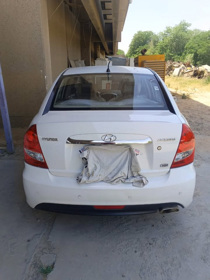 السلام عليكم اكسنت ٢٠١٠ رياضي سلايت شاشات بيها صبغ نص بنيد وشويه جوه التريشه مال باب رقم بغداد الجديد للبيع او المراوس ***********
