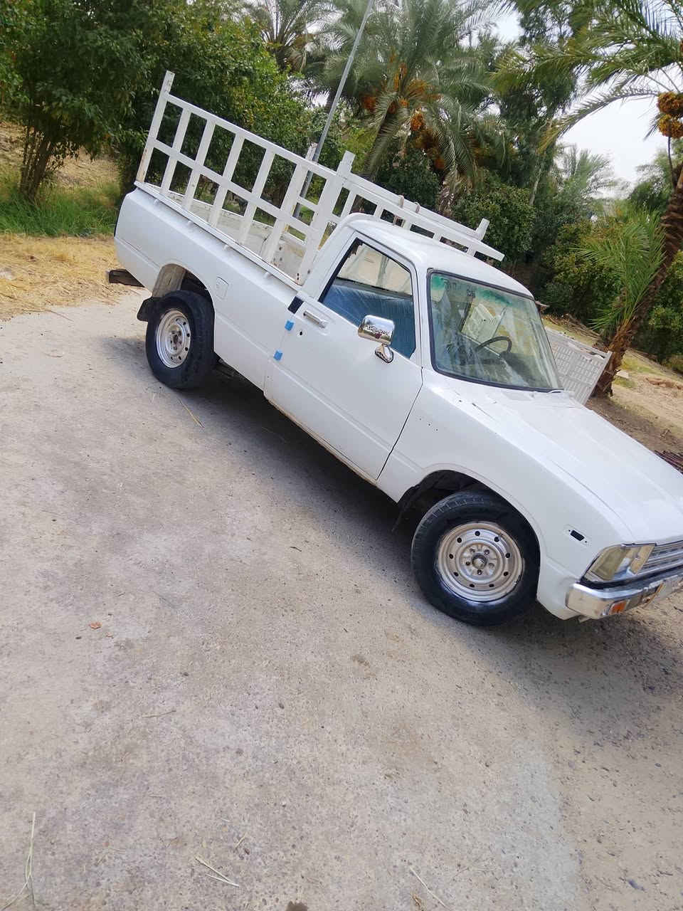 السلام عليكم بيكم هايلكس موديل 1982 السيارة جاهزه من كلشي شغل وامشي المحرك قبل سنه مجفته كلشي جديد مصبوغه عام جماليه الحداديه اليوم سويته كلشي جديد البريك كله جديد الاربعة تايرات مشتغلهن والعنبار همين الكير مفول السيارة نكره سلف والسياره رقم انبار مشروع وطني السنويه منتهيه قبل سنتين ومشيت بمعامله التحويل وتبديل رقم الى انكليزي ومصفره ضريبه وغرامات بس سويله هزه وحول وتايرات جدد السعر 27 ورقه وبيه مجال للشراي المكان الانبار الفلوجه الصقلاويه الرقم مابي واتساب الاثير بس الكورك بي واتساب اخوان بس الشراي يتصل***********/***********
