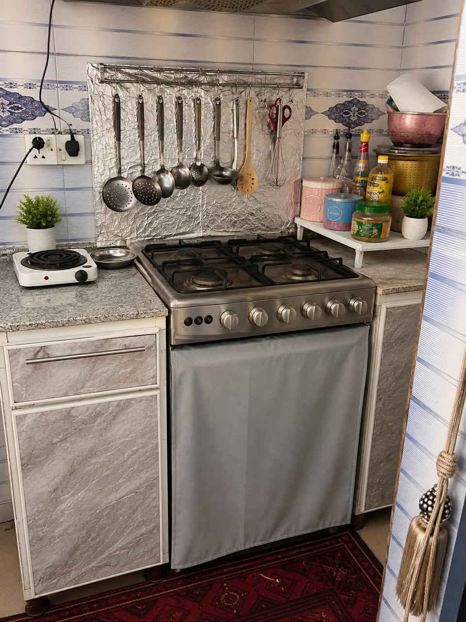 مجمدة 150 
طباخ وكاونتره ومرشحه ب 250 
 للبيع للاستفسار واتساب ***********
