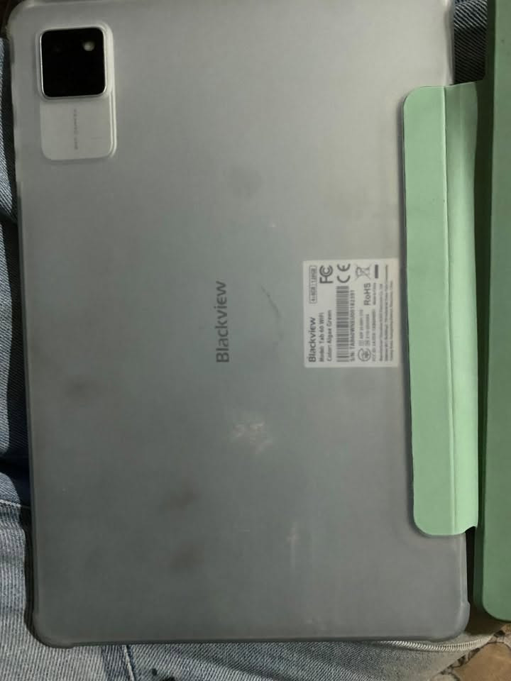 ايباد بلاك فيو ٦٠ وايفاي  ذاكره ١٢٨ كامرات حلوه مال تصفح ودراسه والعاب اخذته قبل سبوع وريد ابيع اخذته٢٠٠ ابيع ١٨٥ 
***********

نص مكتوب في الصور:
- ١٠:٥٢ م
- لمحة عن الجهاز اللوحي
- اسم الجهاز
- Tab 60 WiFi
- مساحة التخزين
- المستخدم
- ٣٥,٩ غيغابايت
- 128 غيغابايت
- المعالج
- ٨ أساسي ماكس 1.8 غيغاهرتز
- ذاكرة
- 4.0 غيغابايت + (ممتاز 4.0 غيغابايت)
- الكاميرا
- الأمامية 8MP
- ميغابكسل + 5MP
- ميغابكسل
- جميع المعلمات والمعلومات
- المعلومات القانونية
- اتفاقية المستخدم وسياسة الخصوصية وما إلى ذلك.
- 4.2
- DokeOS_P 4.2
- Tab_60_WiFi_NEU_C86
- 3-D_V1.1_A15_202609
- 01V22
- الطراز
- سعة البطارية
- 5100mAh
- دقة الشاشة
- 800x1280
- الإعدادات
- AsiaConnect4G+76F..
- بلوتوث
- غير مفعل
- اتصالات لاسلكية أخرى
- الشاشة
- الخلفية والتخصيص
- الصوت
- الإيماءات والأزرار
- التطبيقات والإشعارات
- وظائف مساعدة
- الأمان
- الخصوصية
- الموقع الجغرافي