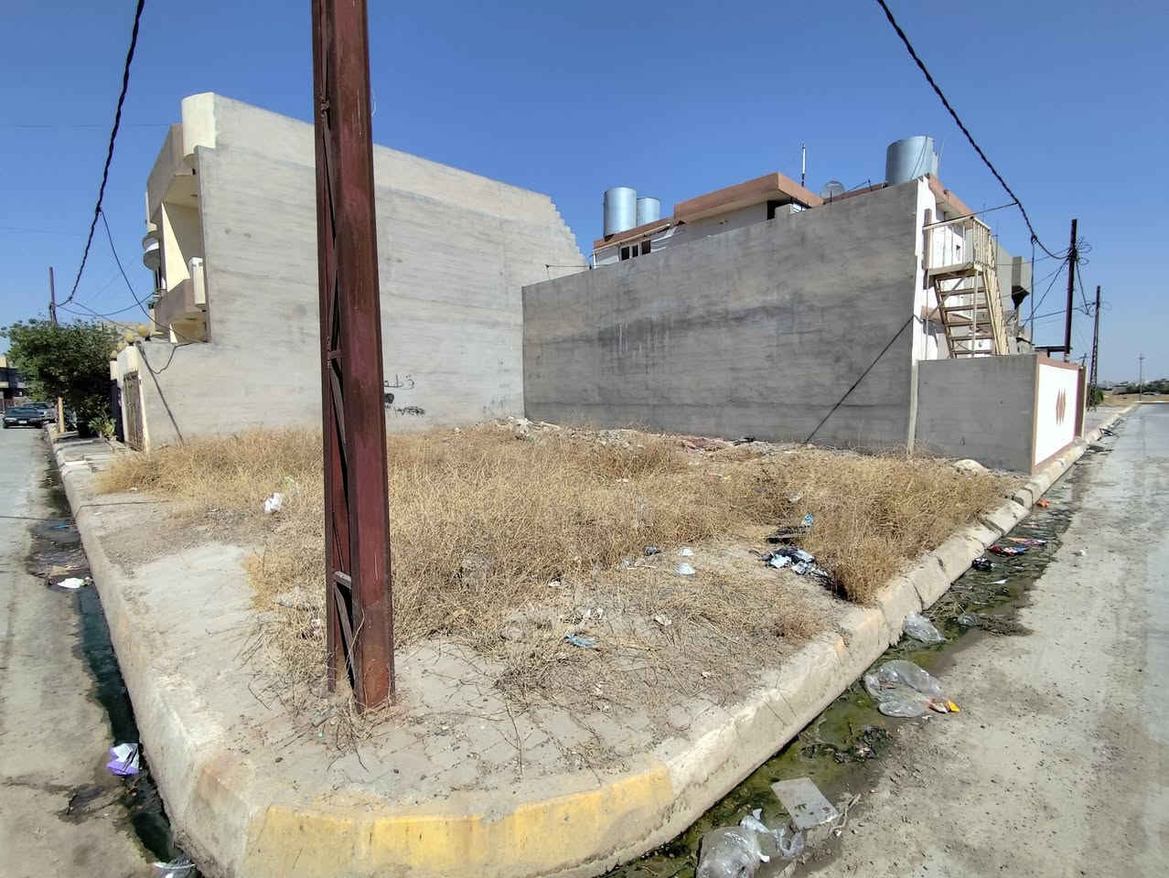 قطعه ارض طابو صرف ركن واجهتين مساحه 100متر 10في 10
صايره على شارع عريض عشرين موقع حي الاسرى قرب مسجد قباء 
القطعه بسم شخص واحد 
السعر 73 مع المجال 
للاستفسار الاتصال على ***********
او مراجعه مكتب القاسمي للعقارفرع2 عنوان المكتب حي العسكري قرب جامع المعراج
