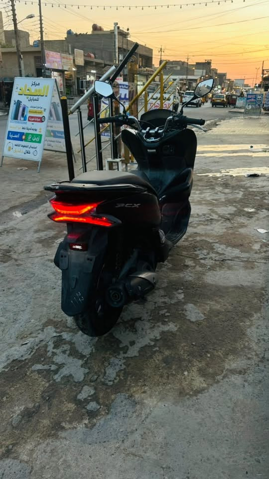 السلام عليكم دراجه  PCX  الجيل الثالث ياباني
الون اسود طافي 
تدفئه حساس ازدحام حساس استان بصمه الدراجه نضيفه  العنوان بغداد الرئاسه مال العبيدي شارع 20
السعر 14 $  
هذا رقمي ***********
